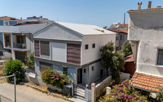 Güzelbahçe Yalı’da Denize 100 Metre /197 m² Arsa İçinde Müstakil Şömineli 3+1 Villa