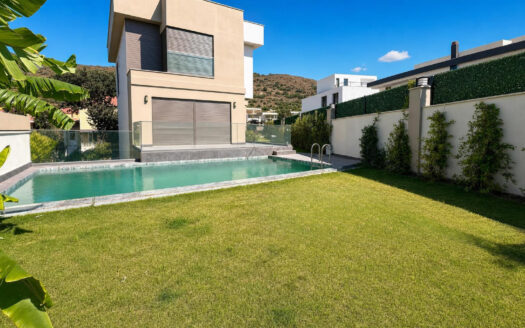 Güzelbahçe’de 410m2 Arsa İçinde Özel Havuzlu müstakil Villa