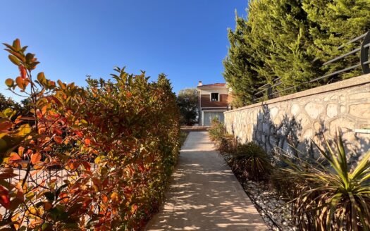 Güzelbahçe’de Sosyal Donatılı, Güvenlikli, Site içerisinde, Deniz Manzaralı Villa..