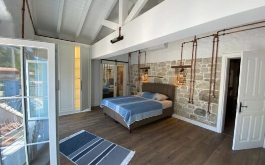 Çeşme Sakarya Mh. Havuzlu Villa