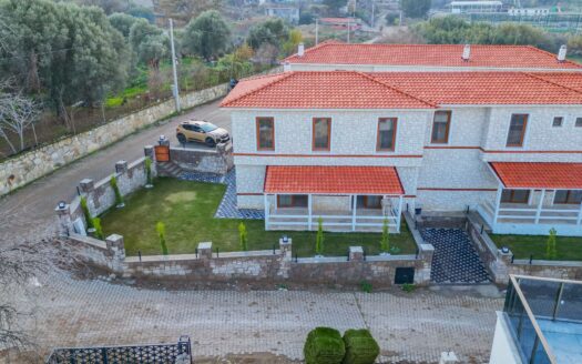 NOYAN PREMIUM FARKIYLA FOÇA KOZBEYLİ’DE HARİKA TAŞ VİLLA