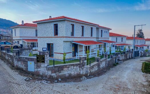 NOYAN PREMIUM FARKIYLA FOÇA KOZBEYLİ’DE HARİKA TAŞ VİLLA