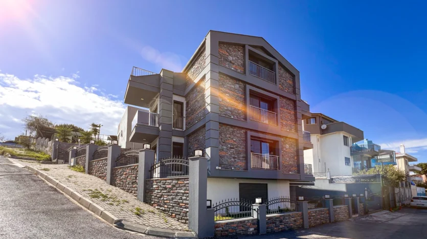 Güzelbahçe Çelebi’de Deniz Manzaralı Müstakil Villa..