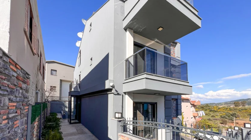 Güzelbahçe Çelebi’de Deniz Manzaralı Müstakil Villa..