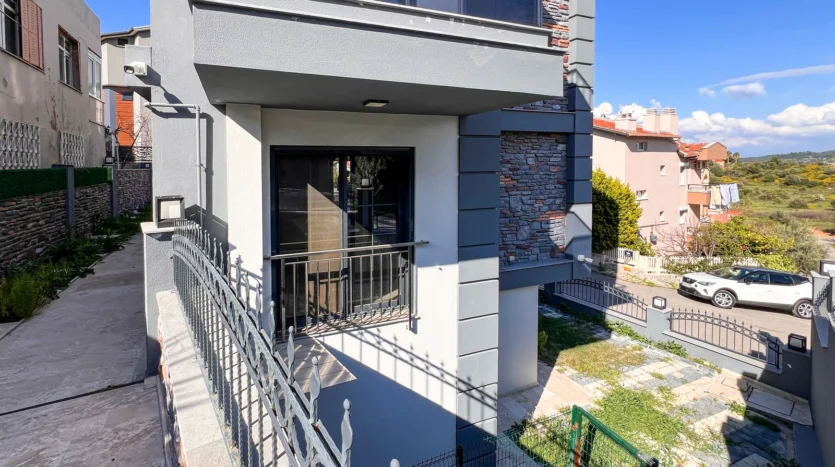 Güzelbahçe Çelebi’de Deniz Manzaralı Müstakil Villa..