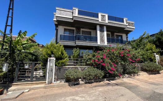 Kahramandere’de Merkezi Lokasyonda Deniz Manzaralı Villa..