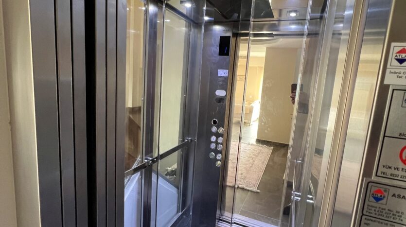 Kahramandere’de Deniz Manzaralı, Asansörlü Villa..