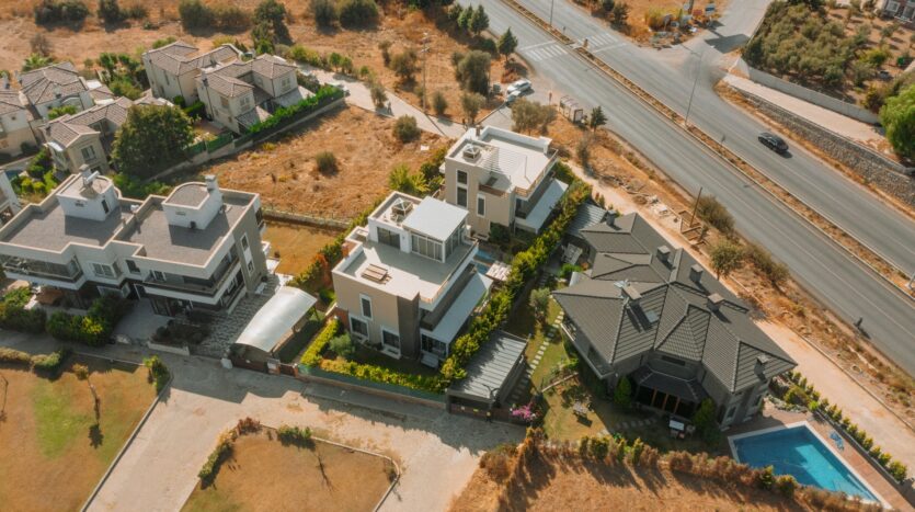 Kahramandere’de Deniz Manzaralı, Asansörlü Villa..