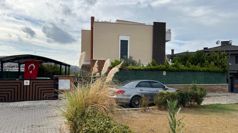 Kahramandere’de Deniz Manzaralı, Asansörlü Villa..