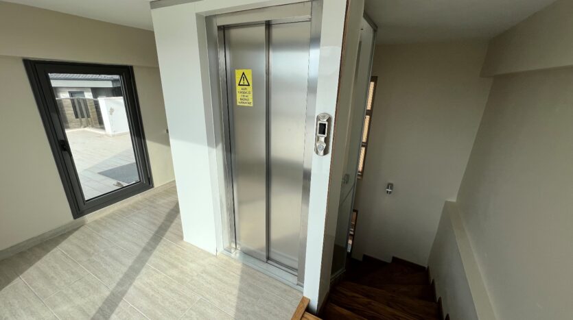 Kahramandere’de Deniz Manzaralı, Asansörlü Villa..