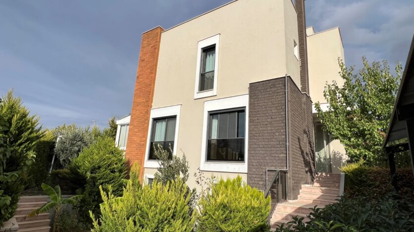 Kahramandere’de Deniz Manzaralı, Asansörlü Villa..