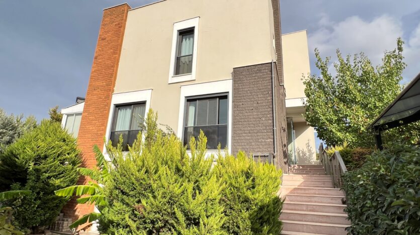 Kahramandere’de Deniz Manzaralı, Asansörlü Villa..