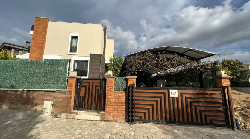 Kahramandere’de Deniz Manzaralı, Asansörlü Villa..
