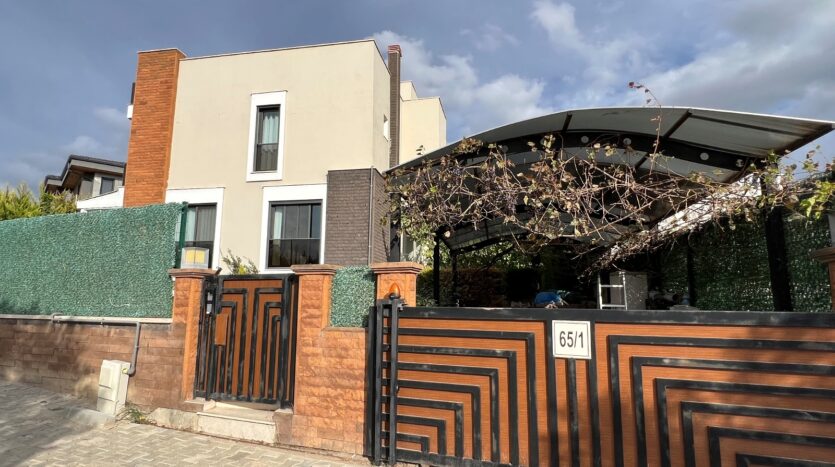 Kahramandere’de Deniz Manzaralı, Asansörlü Villa..