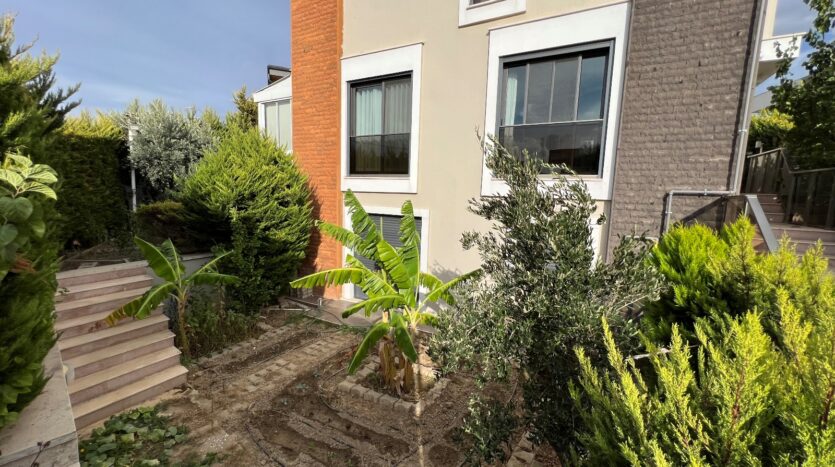 Kahramandere’de Deniz Manzaralı, Asansörlü Villa..