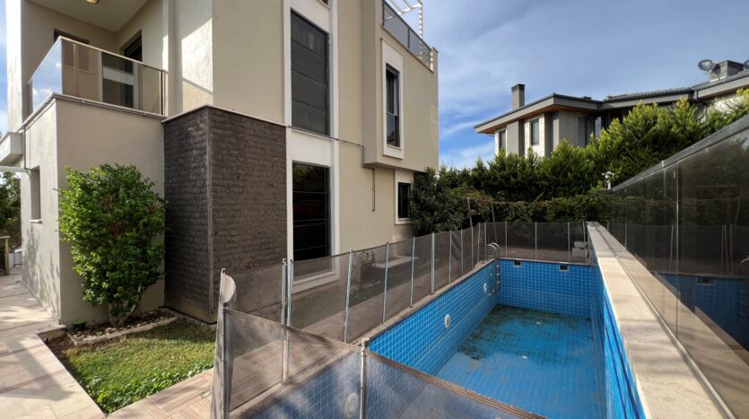 Kahramandere’de Deniz Manzaralı, Asansörlü Villa..