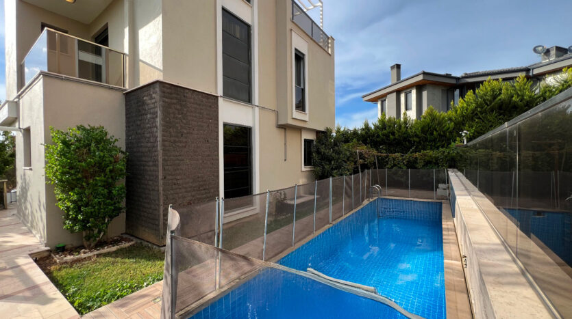 Kahramandere’de Deniz Manzaralı, Asansörlü Villa..