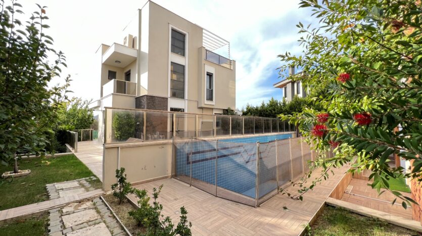 Kahramandere’de Deniz Manzaralı, Asansörlü Villa..