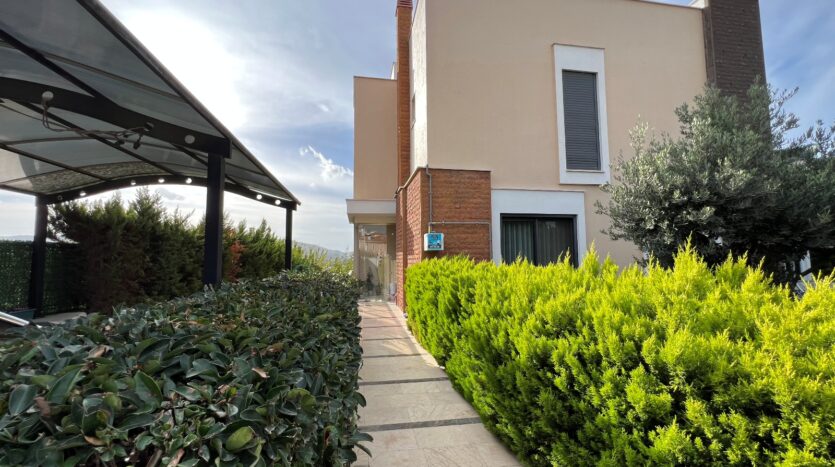Kahramandere’de Deniz Manzaralı, Asansörlü Villa..