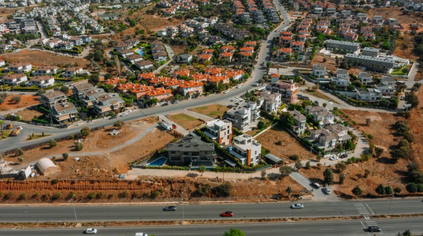 Kahramandere’de Deniz Manzaralı, Asansörlü Villa..
