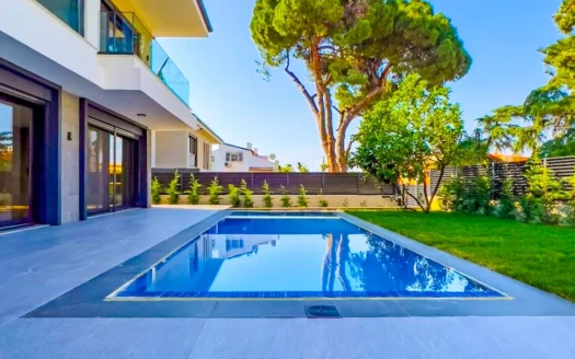 Limanreis’te 500 m2 Arsa İçerisinde, Havuzlu Villa…