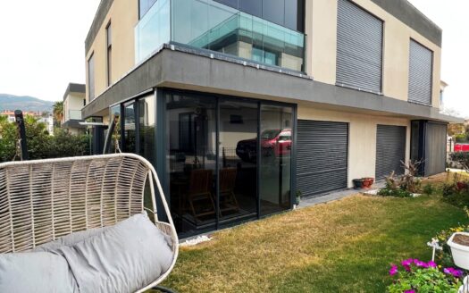 Güzelbahçe Maltepe’de Deniz Manzaralı Villa..