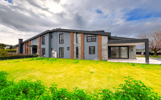 Urla Kuşçular’da Site İçerisinde Villa..
