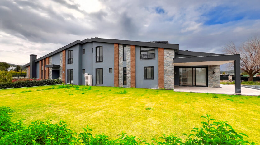 Urla Kuşçular’da Site İçerisinde Villa..
