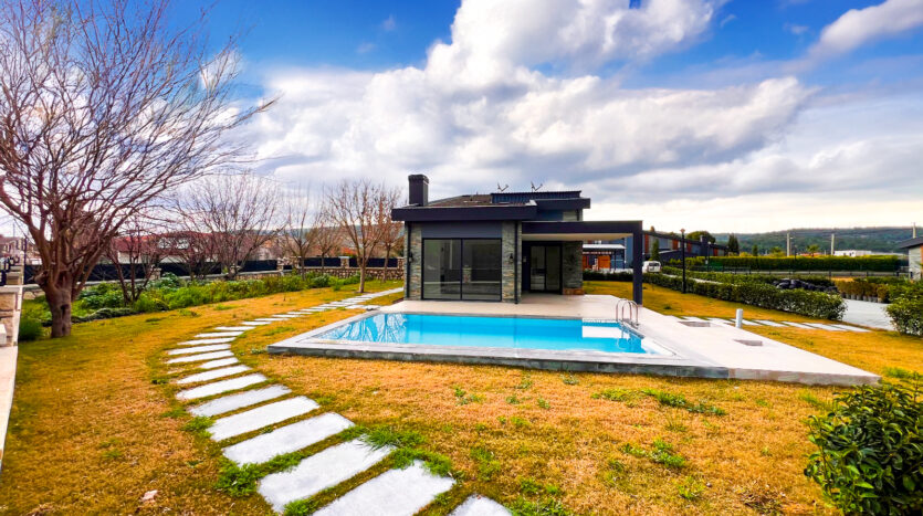 Urla Kuşçular’da Site İçerisinde Villa..