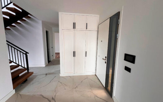 Urla Kuşçular’da Site İçerisinde Villa..