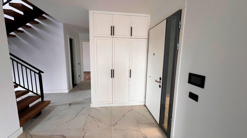 Urla Kuşçular’da Site İçerisinde Villa..
