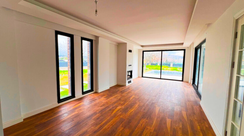 Urla Kuşçular’da Site İçerisinde Villa..