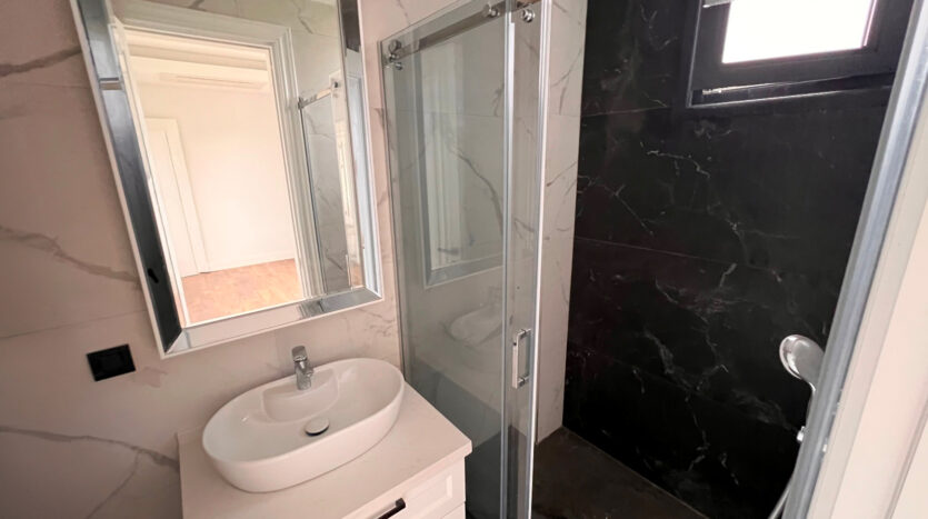 Urla Kuşçular’da Site İçerisinde Villa..