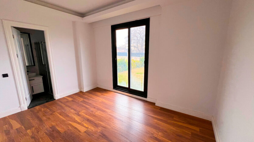 Urla Kuşçular’da Site İçerisinde Villa..