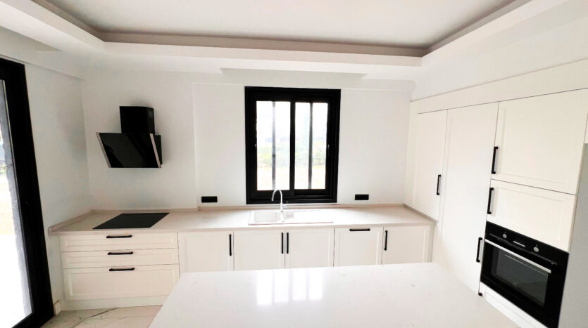 Urla Kuşçular’da Site İçerisinde Villa..