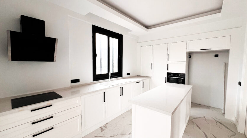 Urla Kuşçular’da Site İçerisinde Villa..