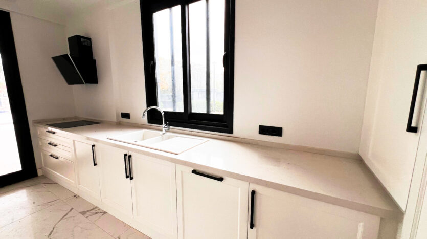 Urla Kuşçular’da Site İçerisinde Villa..