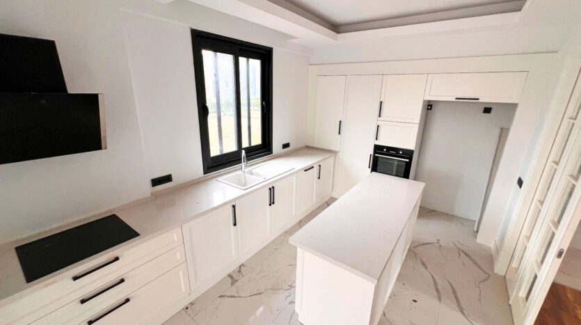 Urla Kuşçular’da Site İçerisinde Villa..