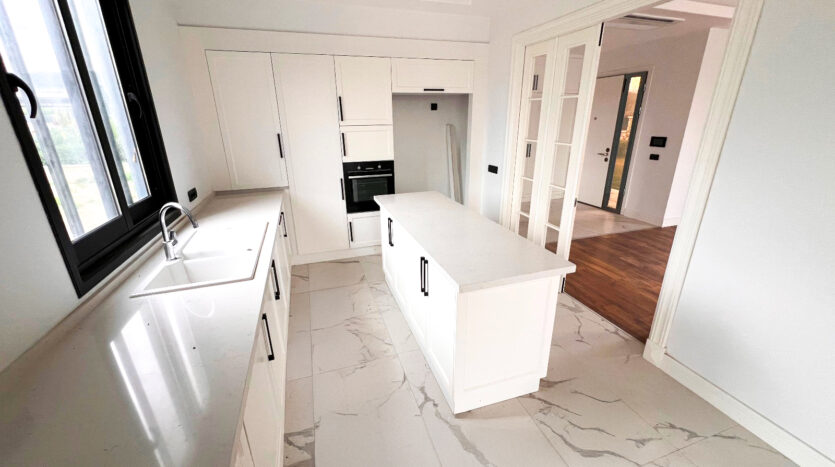 Urla Kuşçular’da Site İçerisinde Villa..