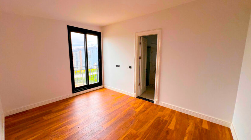 Urla Kuşçular’da Site İçerisinde Villa..