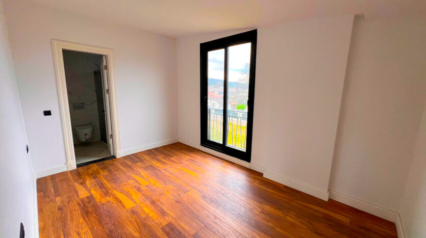 Urla Kuşçular’da Site İçerisinde Villa..