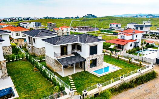 Seferihisar Akarca’da Muhteşem Villa