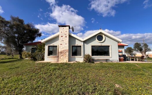 Seferisihar Ulamış’ta 9.000 m2 Arazide Tek Katlı Villa..