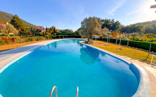Urla Kalabak’ta Sosyal Donatılı Site İçerisinde 1.450 m2 Arsa Paylı Villa..