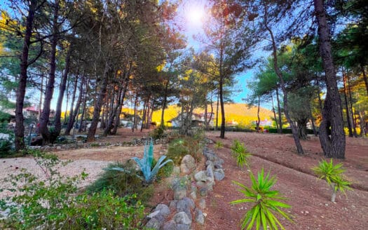 Urla Kalabak’ta Sosyal Donatılı Site İçerisinde 1.450 m2 Arsa Paylı Villa..